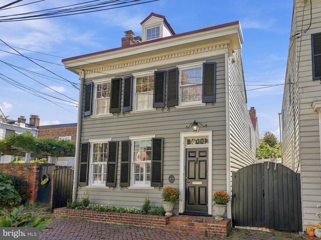 208 GIBBON STREET
