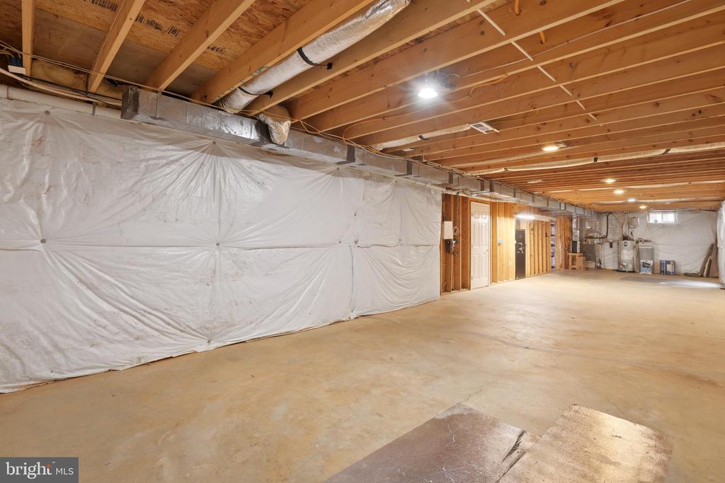 413 MONTGOMERY COURT