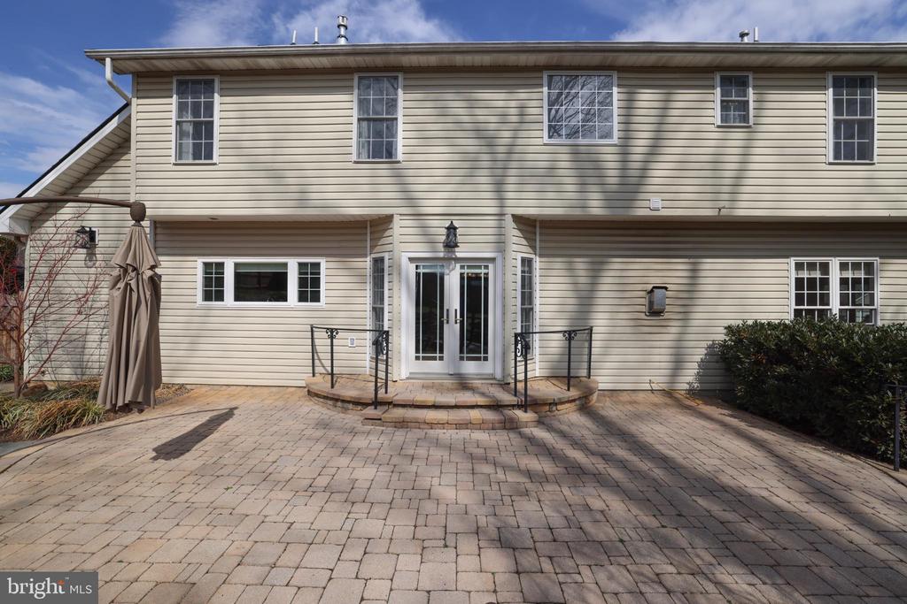 413 MONTGOMERY COURT