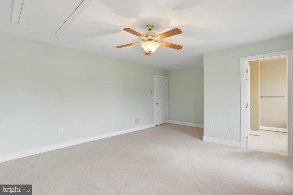 413 MONTGOMERY COURT