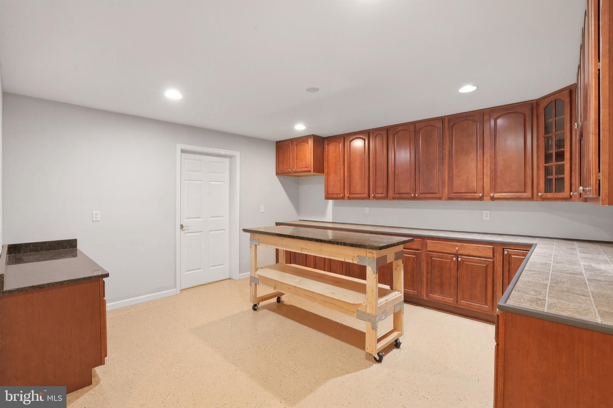 413 MONTGOMERY COURT