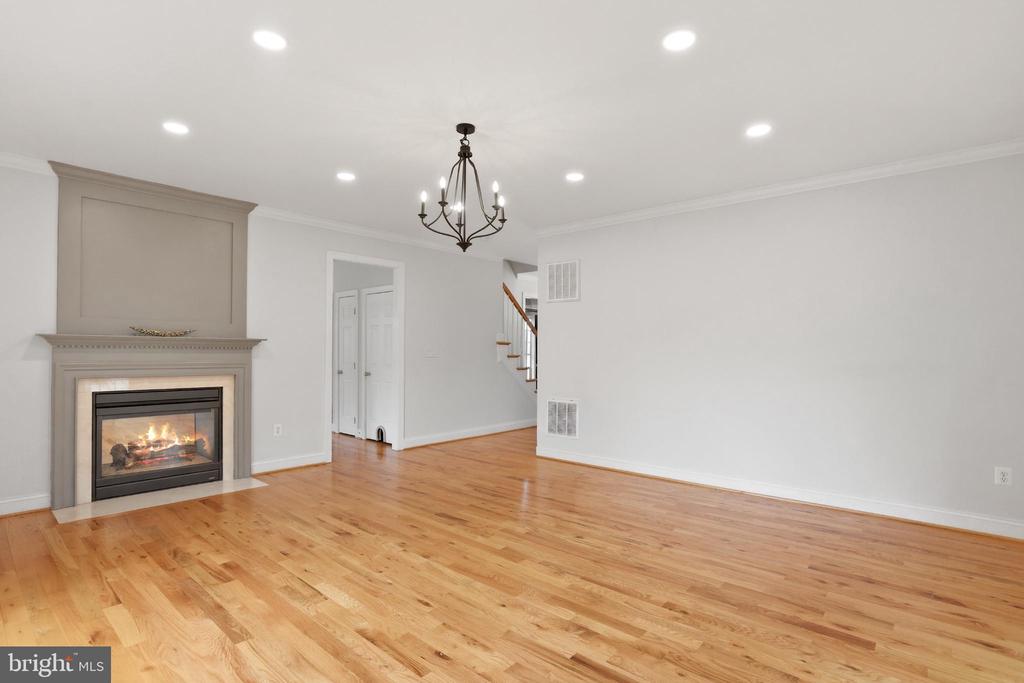 413 MONTGOMERY COURT