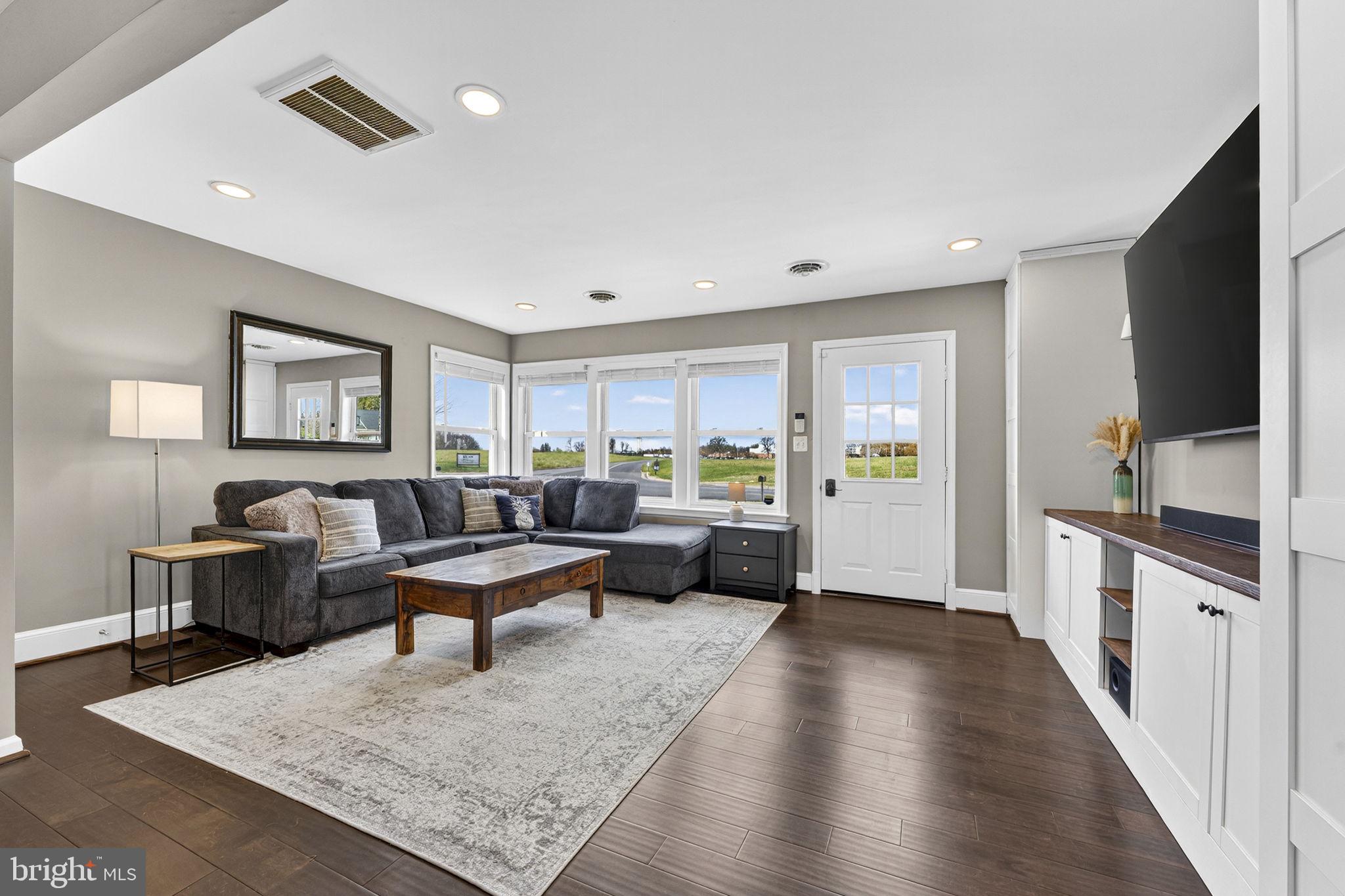 22 JACK ENDERS BOULEVARD