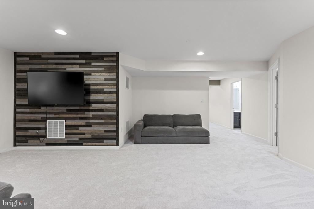 243 BRADFORD DRIVE