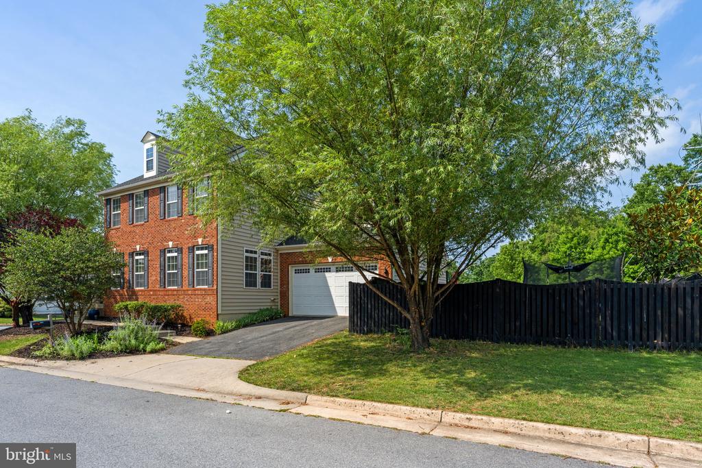243 BRADFORD DRIVE