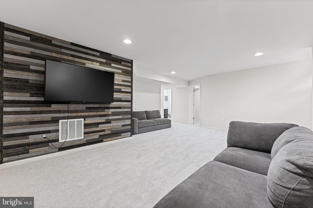 243 BRADFORD DRIVE