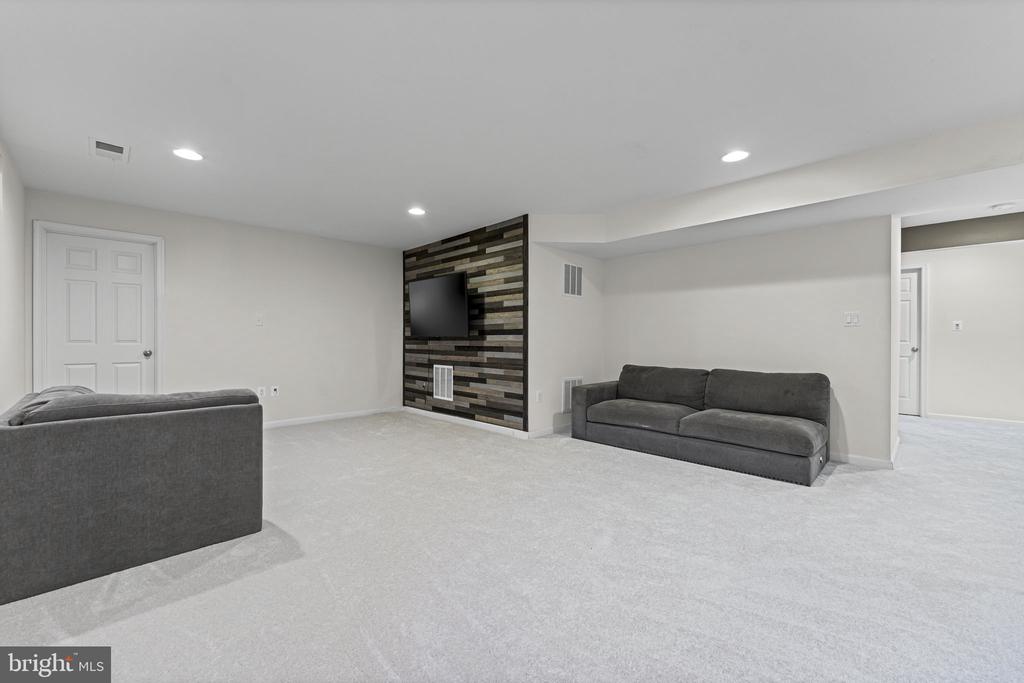 243 BRADFORD DRIVE