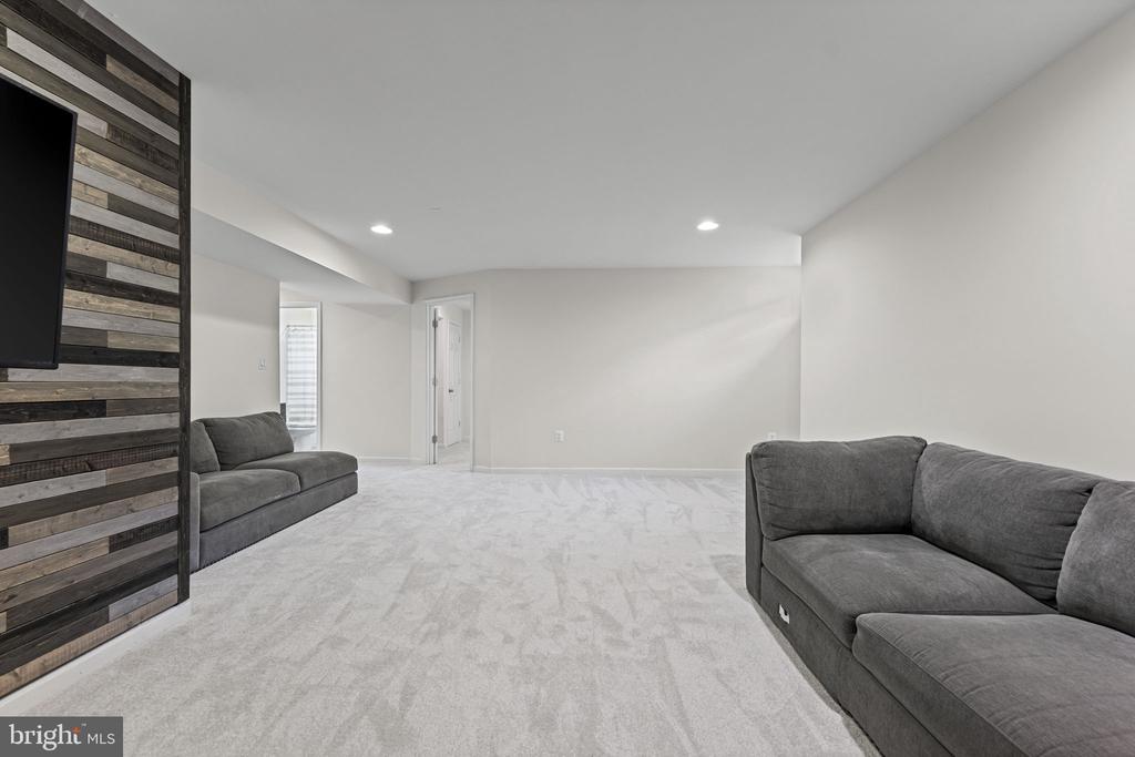 243 BRADFORD DRIVE