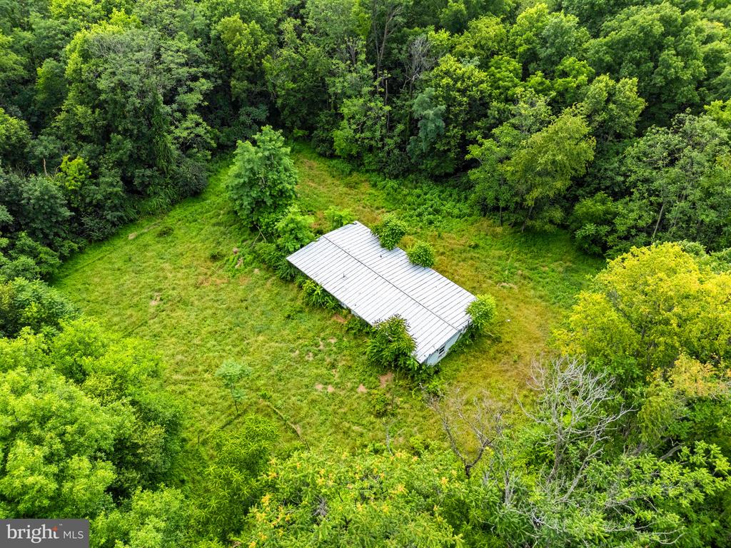 860 SUMMIT POINT ROAD