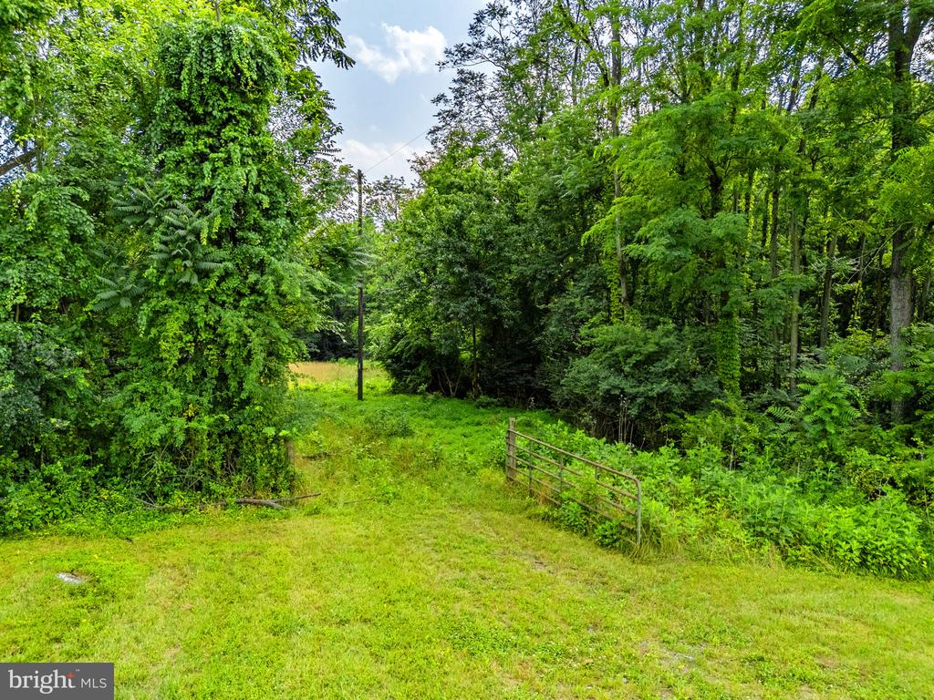 860 SUMMIT POINT ROAD