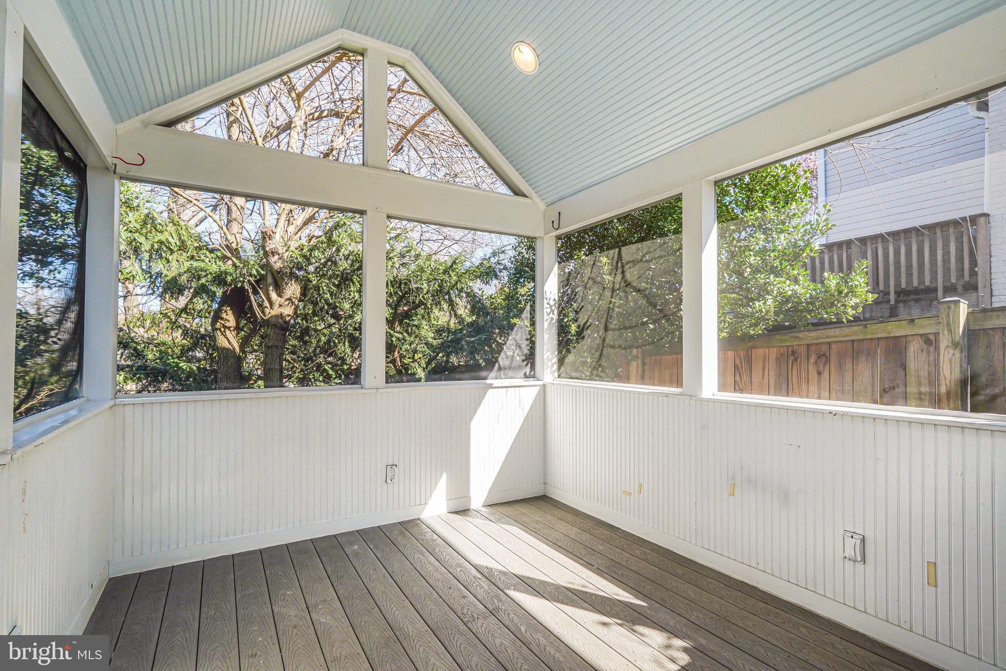 614 KNOLLWOOD DRIVE