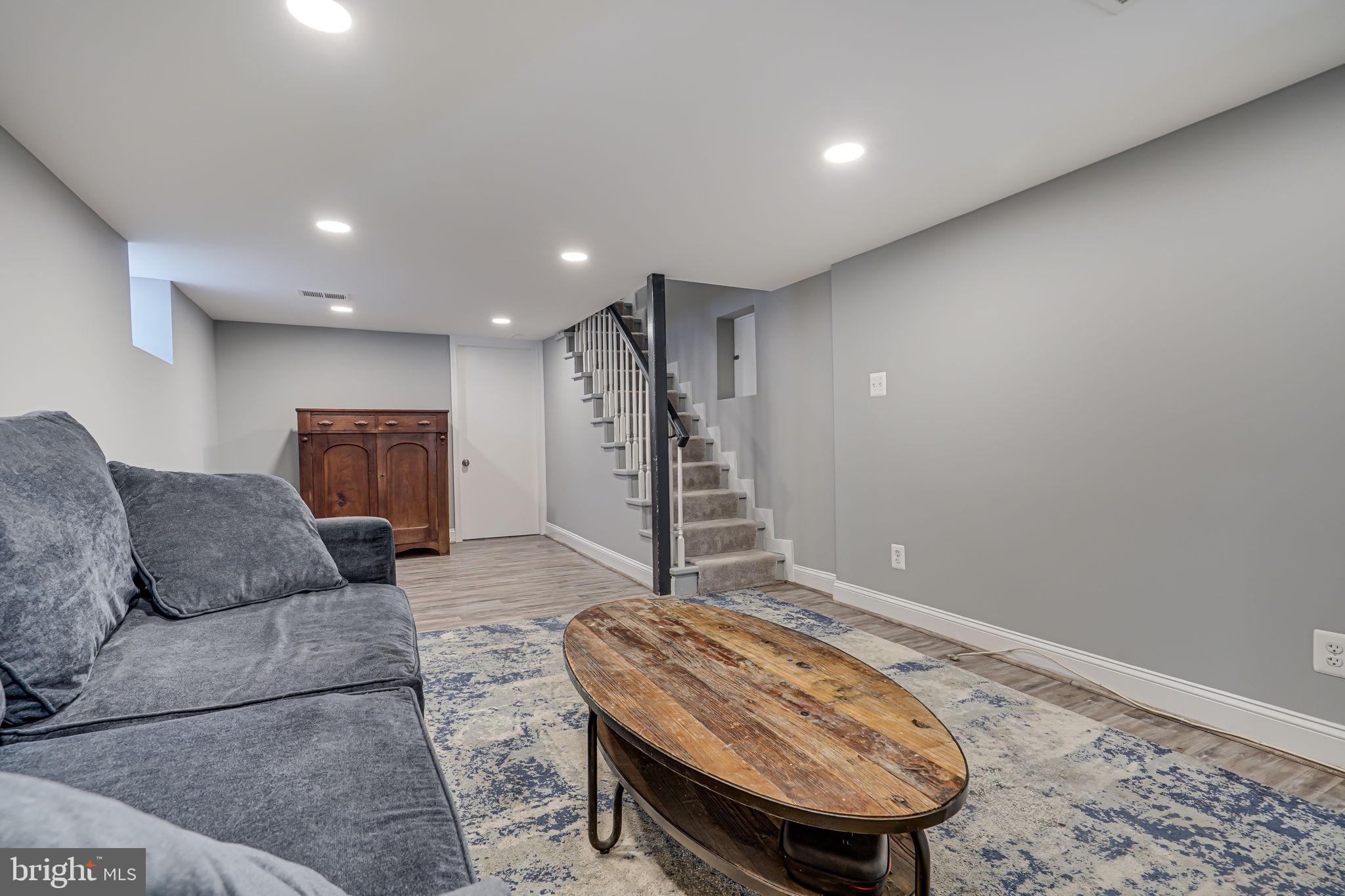 614 KNOLLWOOD DRIVE