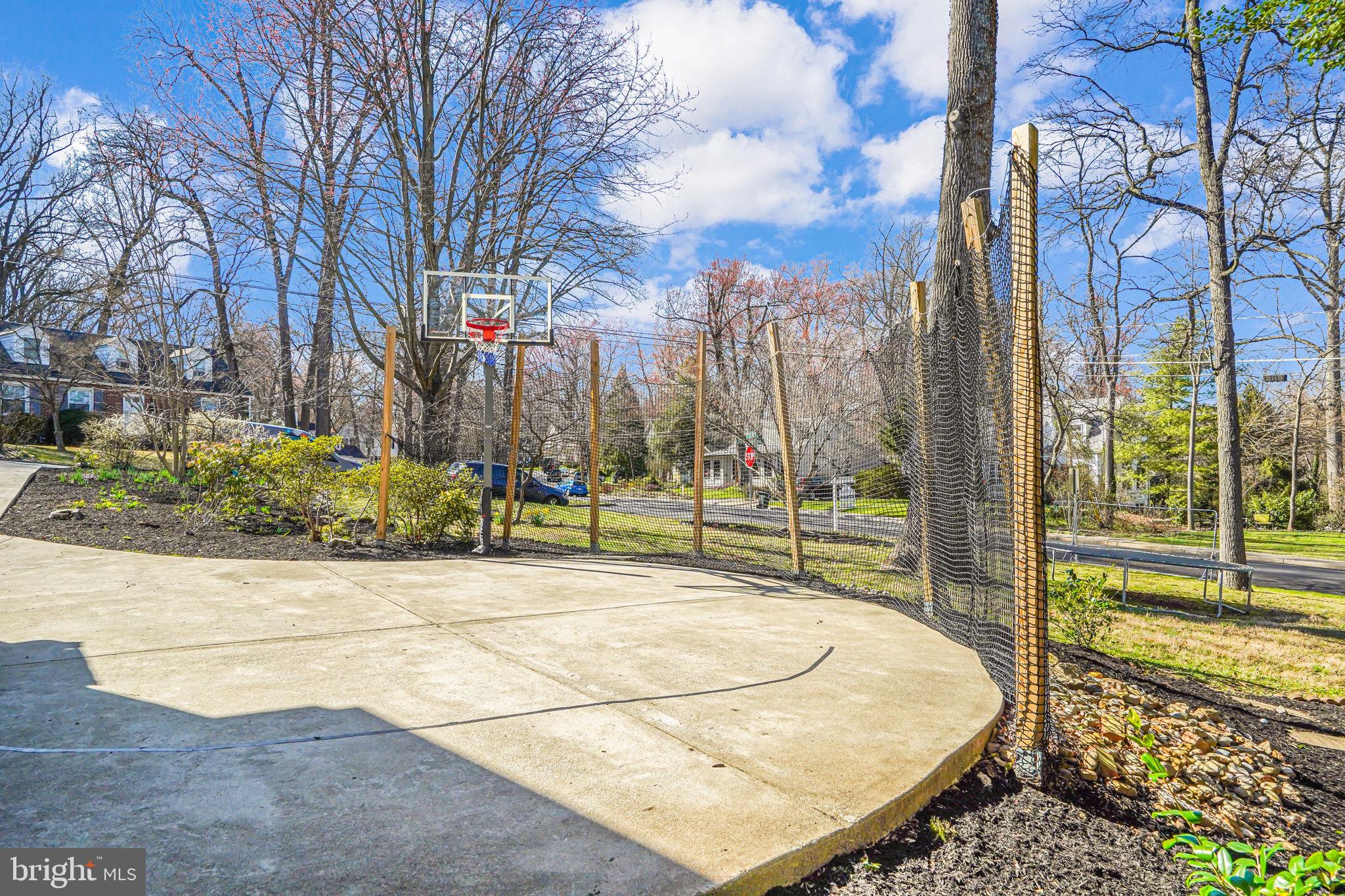 614 KNOLLWOOD DRIVE