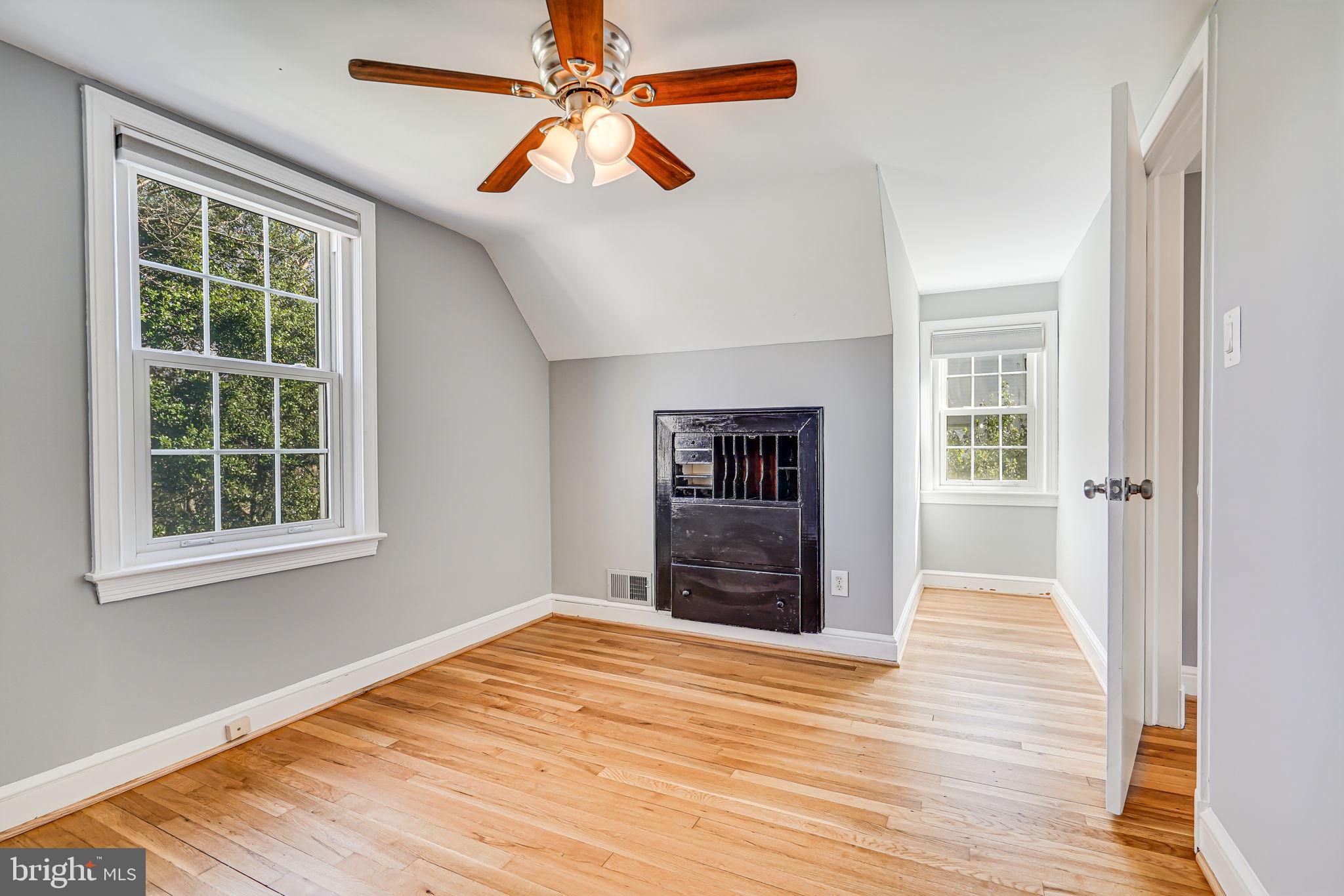 614 KNOLLWOOD DRIVE
