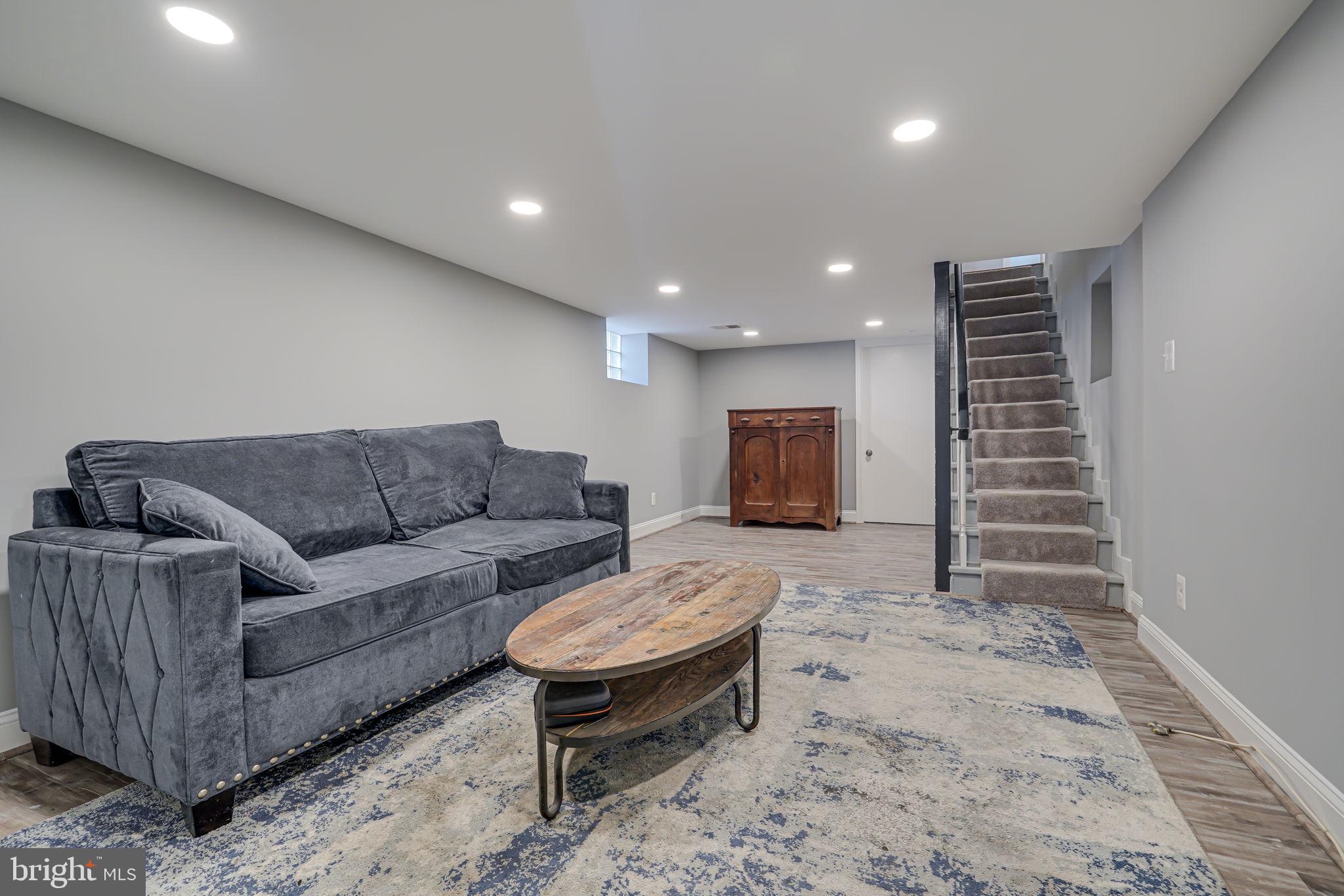614 KNOLLWOOD DRIVE