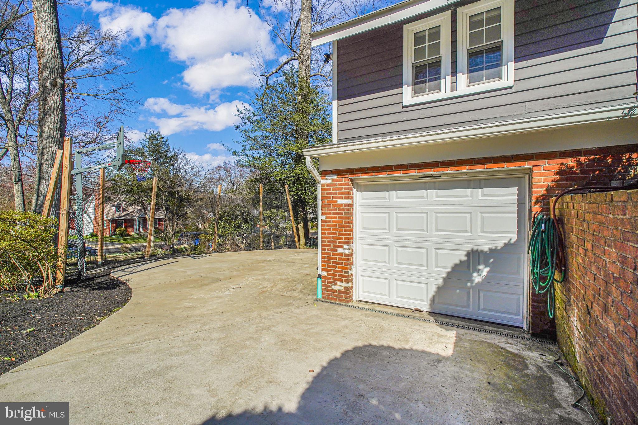 614 KNOLLWOOD DRIVE