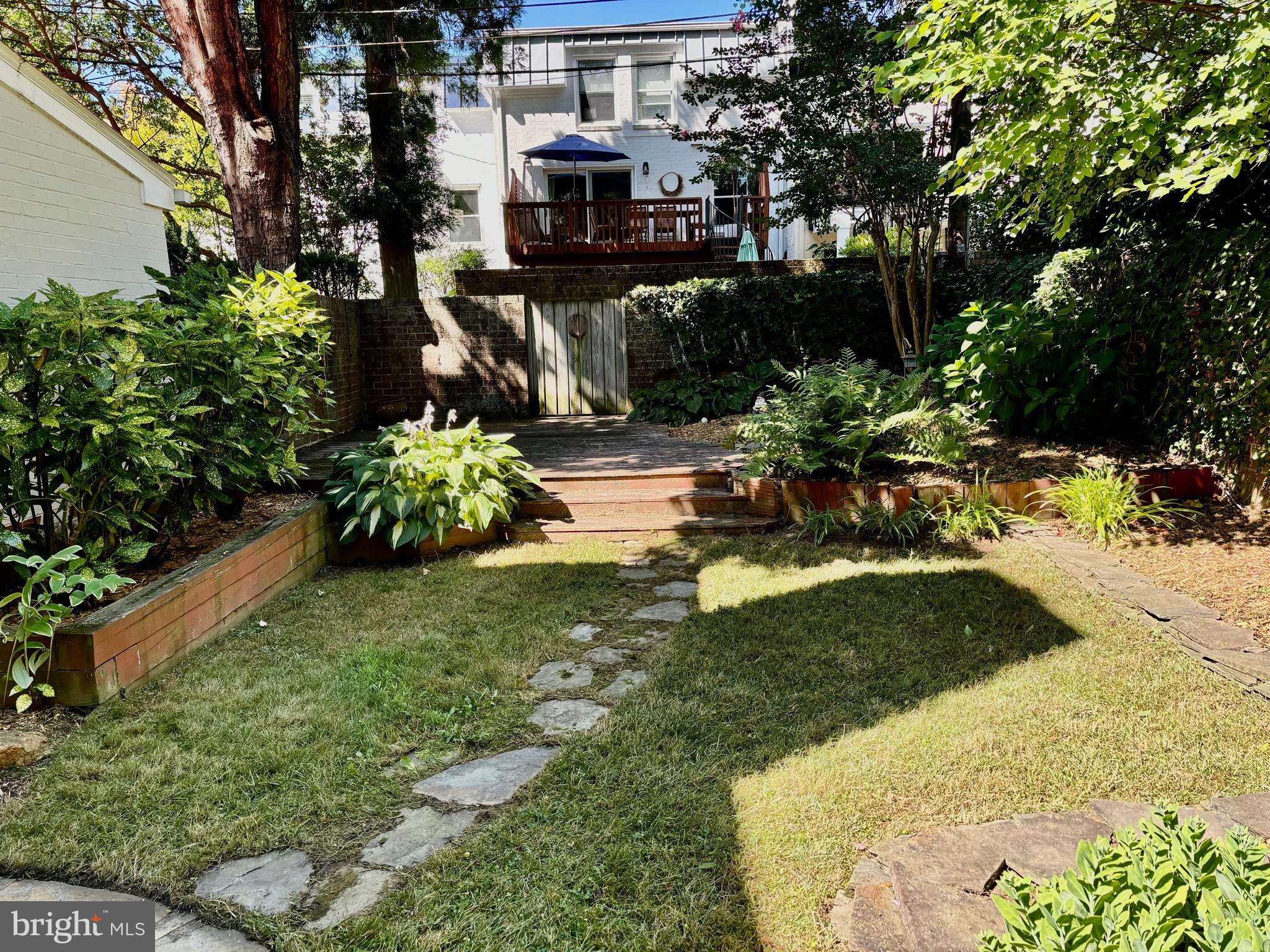 203 GARDEN COURT