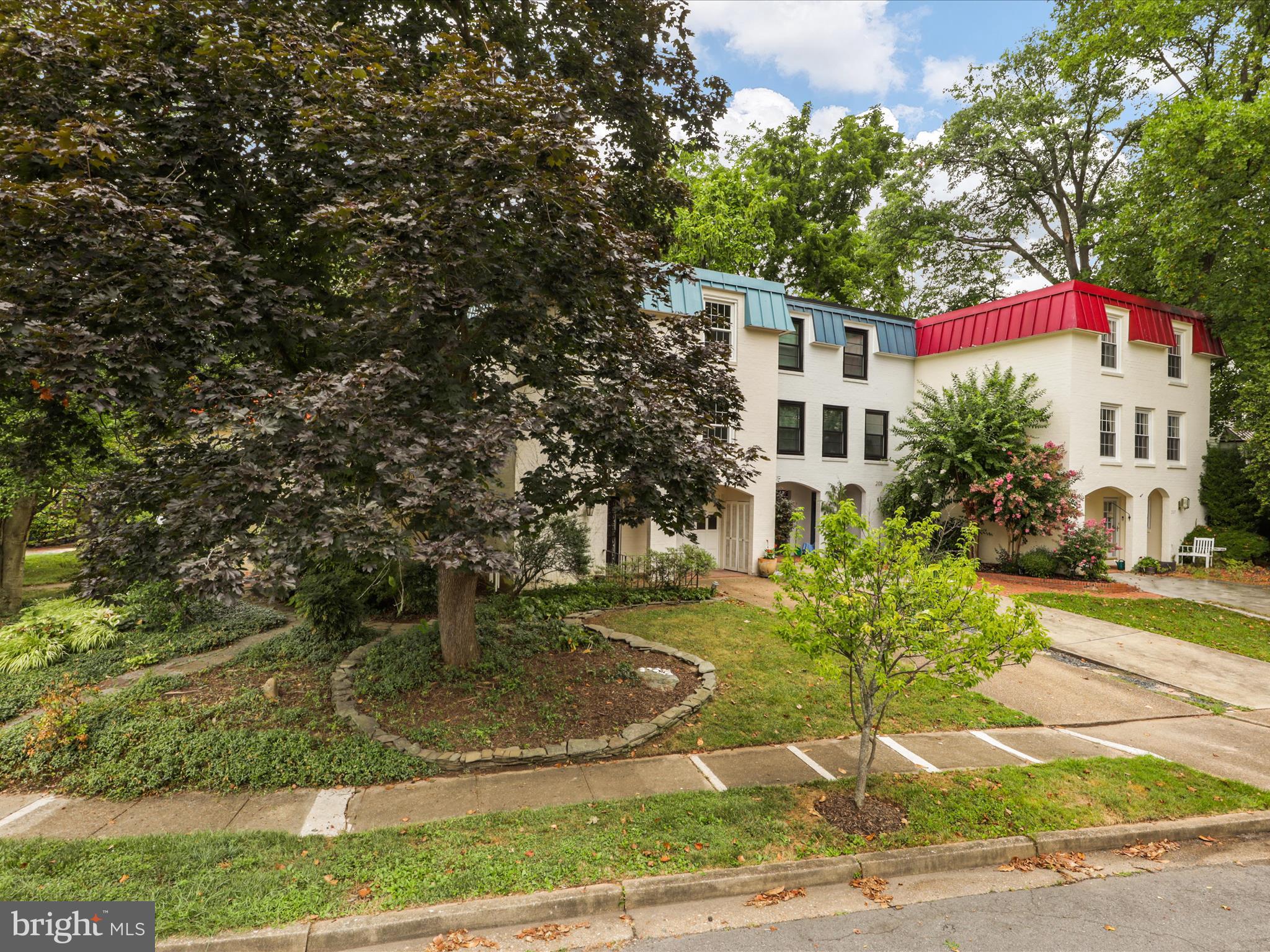 203 GARDEN COURT
