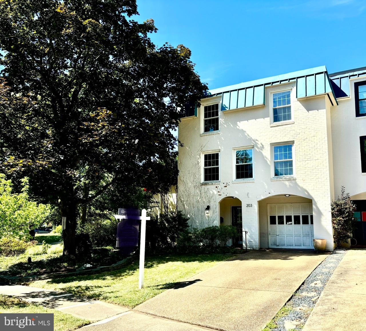 203 GARDEN COURT