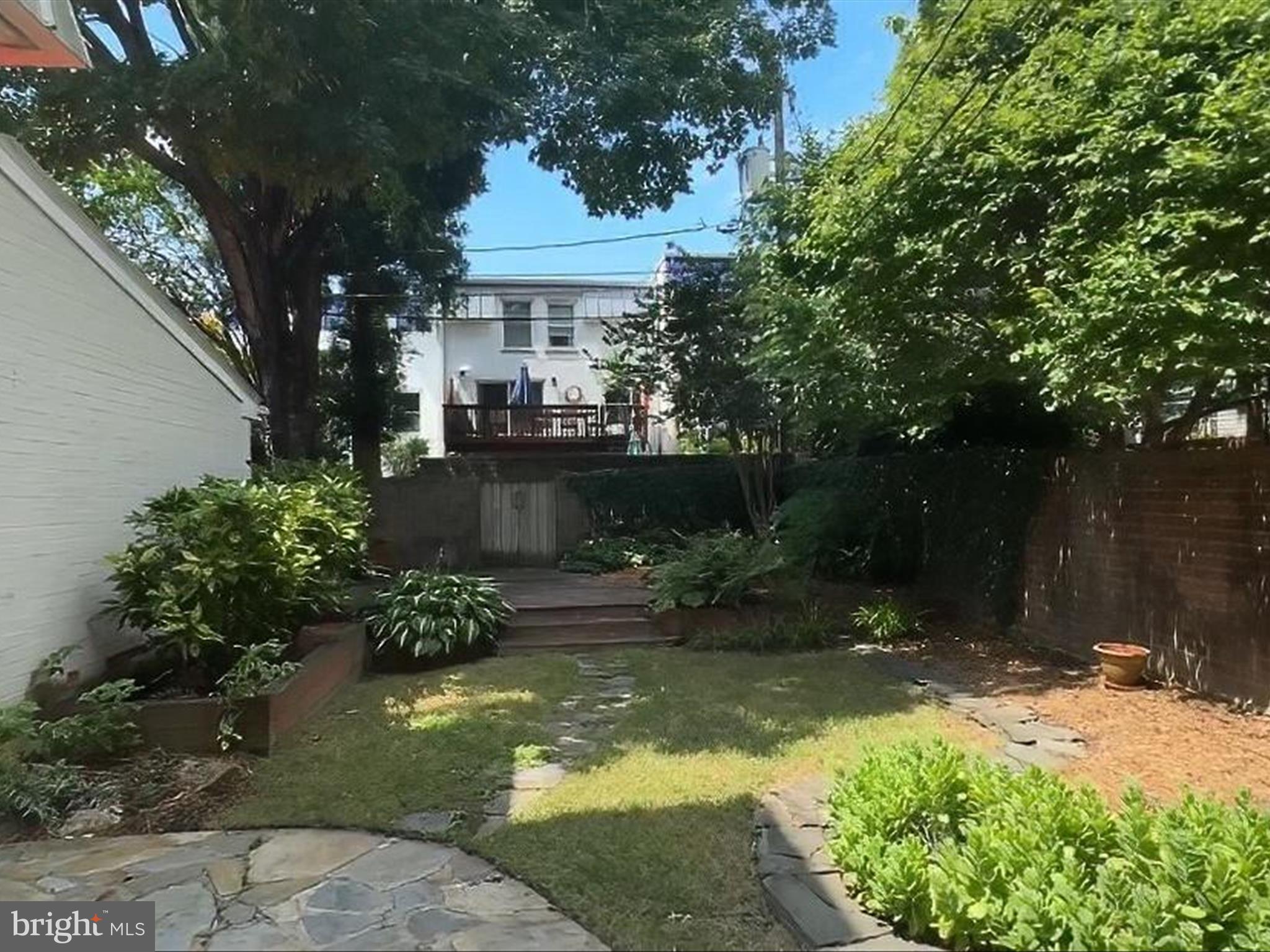 203 GARDEN COURT