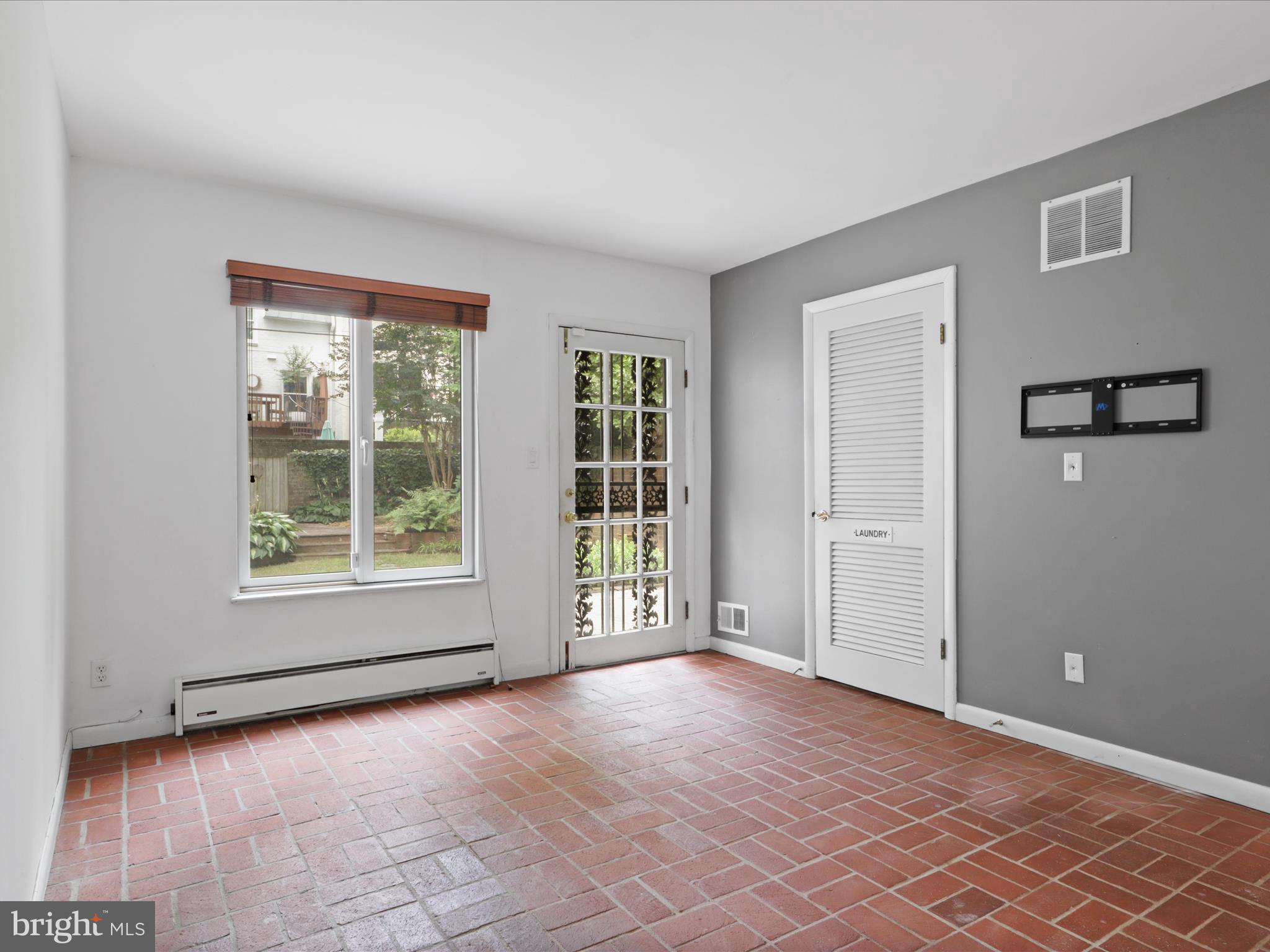 203 GARDEN COURT