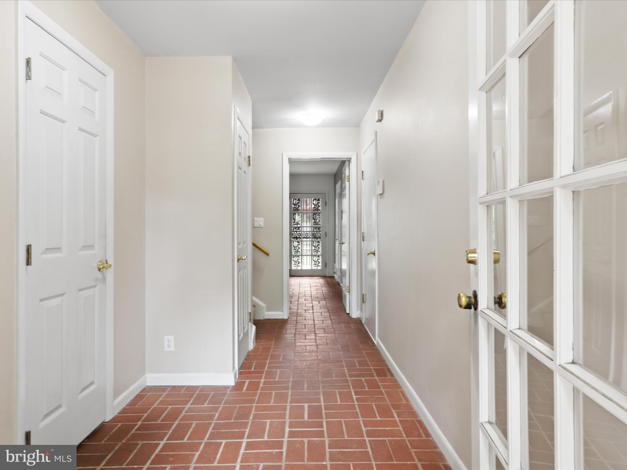 203 GARDEN COURT