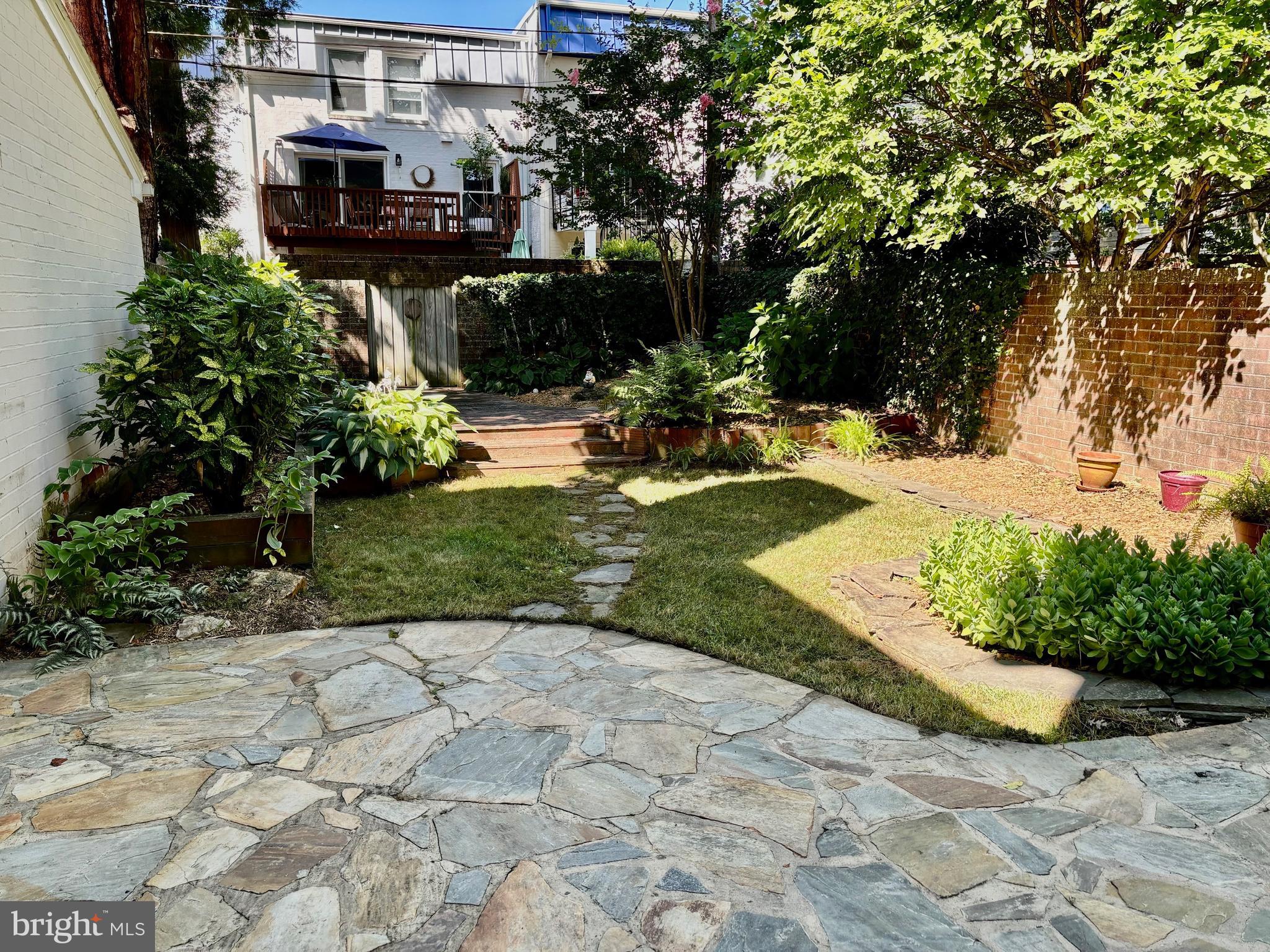 203 GARDEN COURT