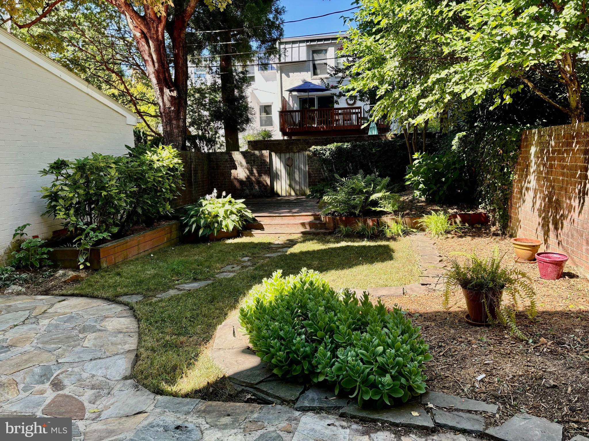 203 GARDEN COURT