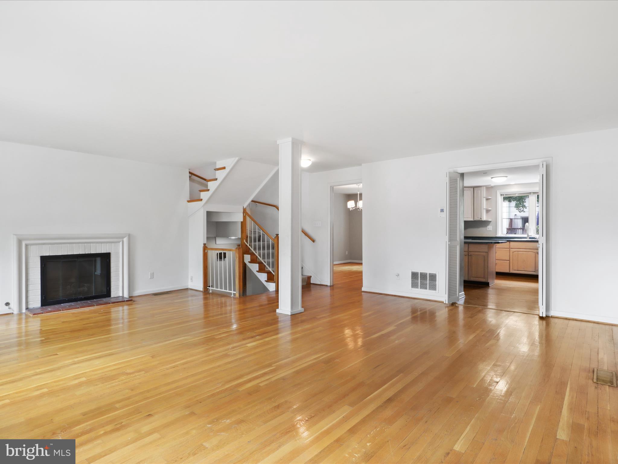 203 GARDEN COURT