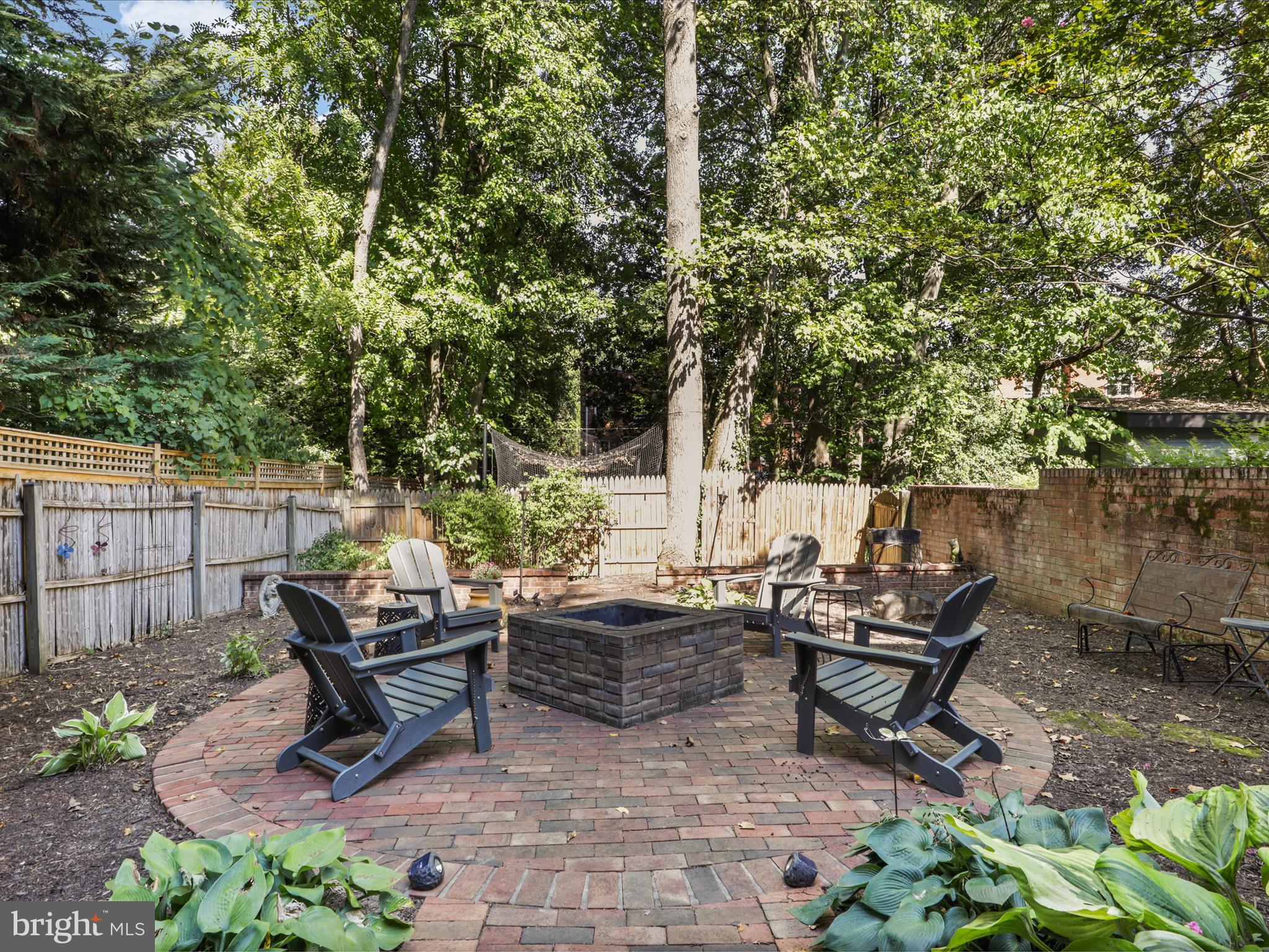 212 GARDEN COURT