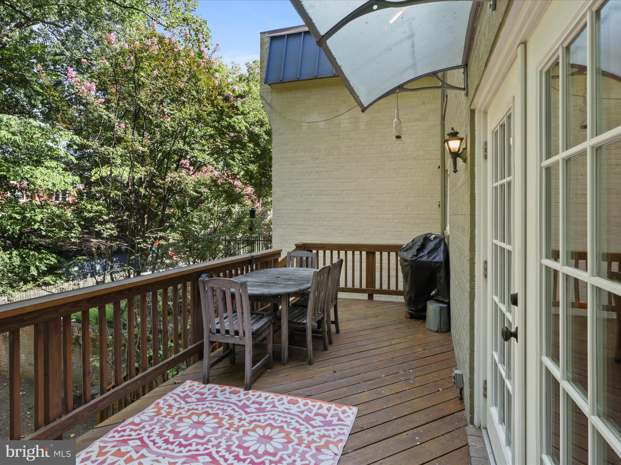 212 GARDEN COURT
