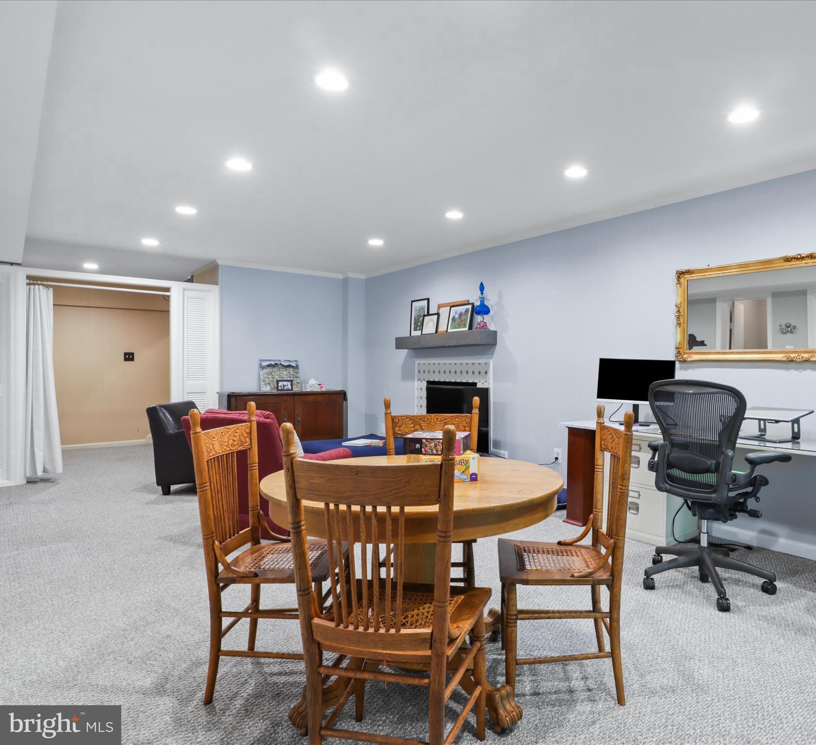 212 GARDEN COURT