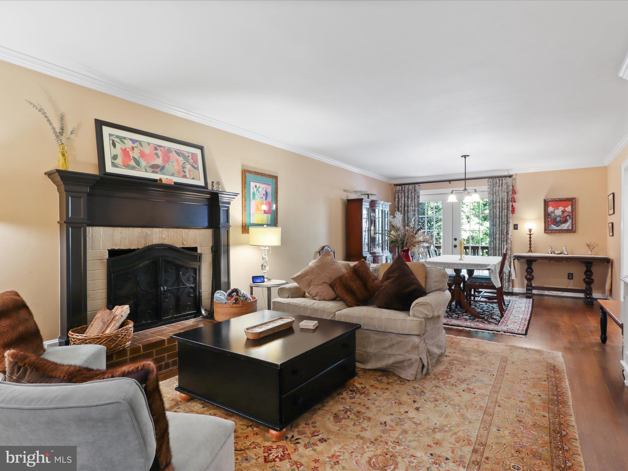 212 GARDEN COURT