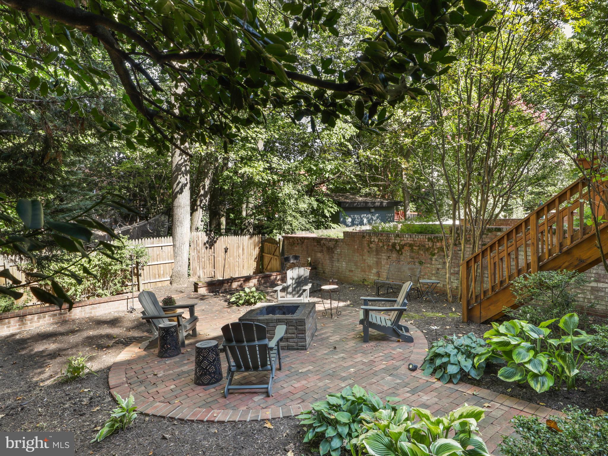 212 GARDEN COURT