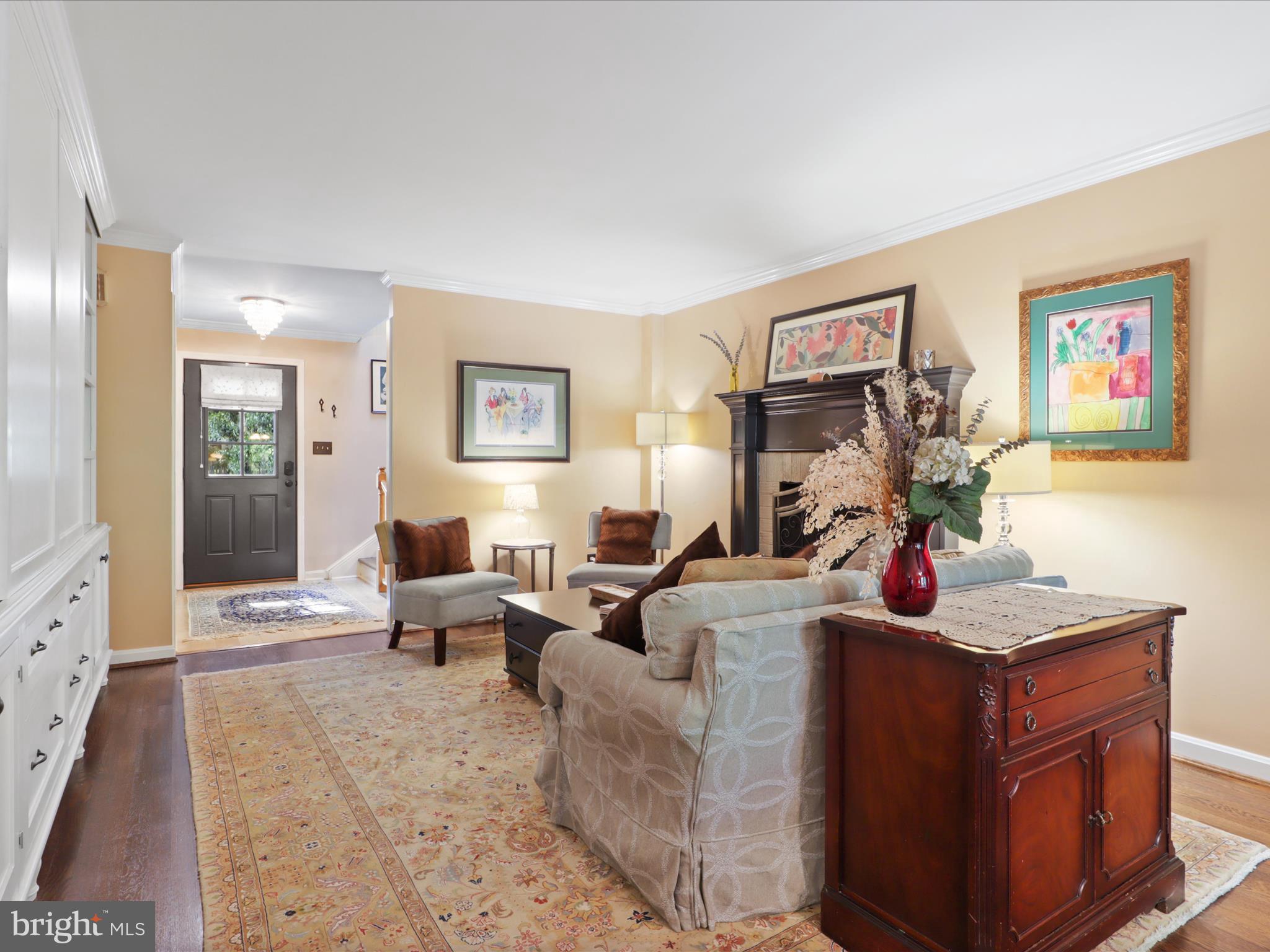 212 GARDEN COURT