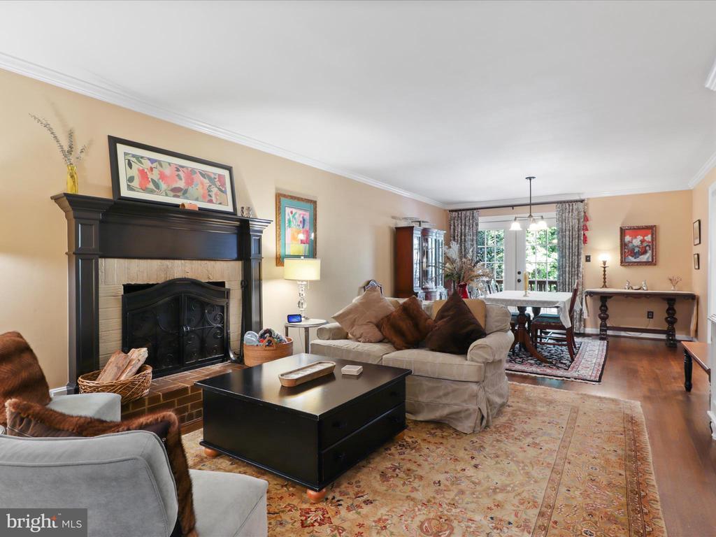 212 GARDEN COURT