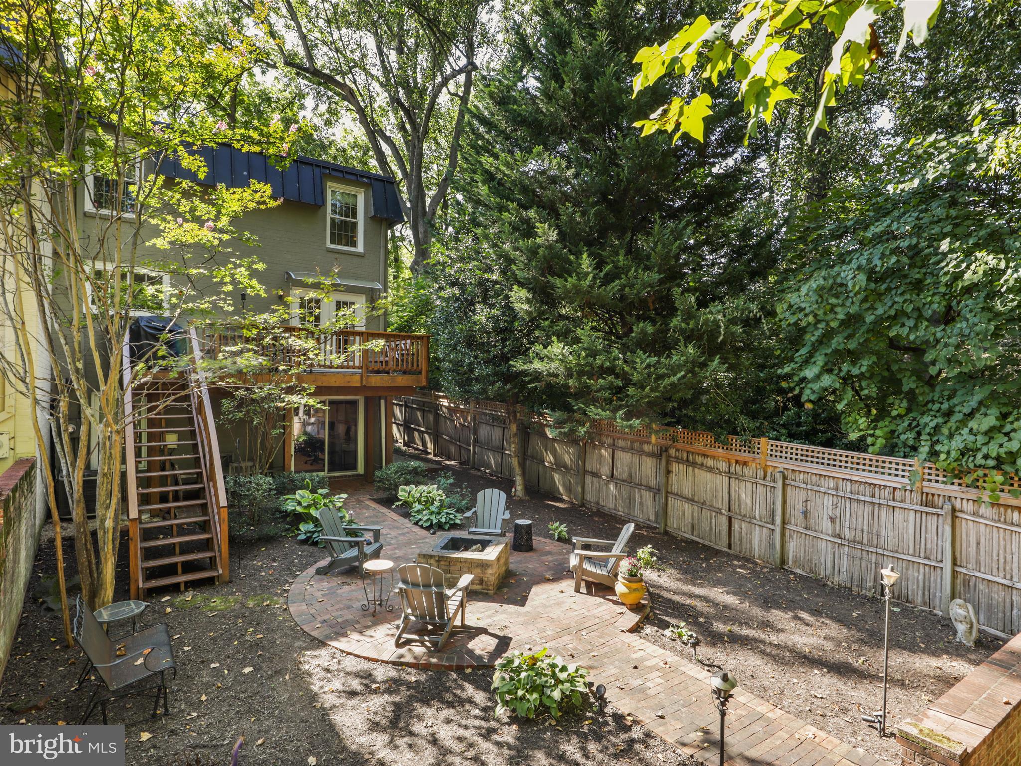 212 GARDEN COURT
