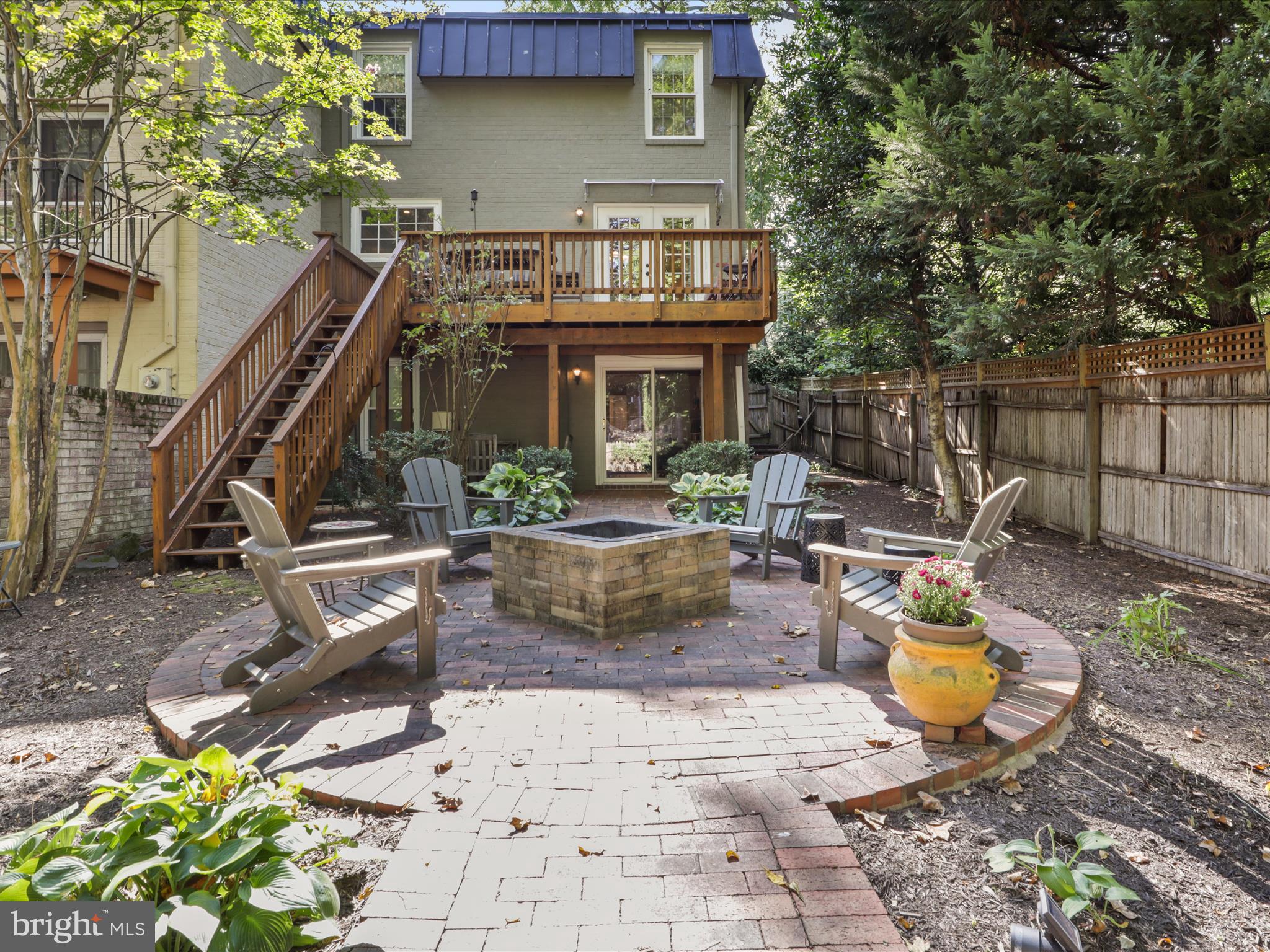 212 GARDEN COURT