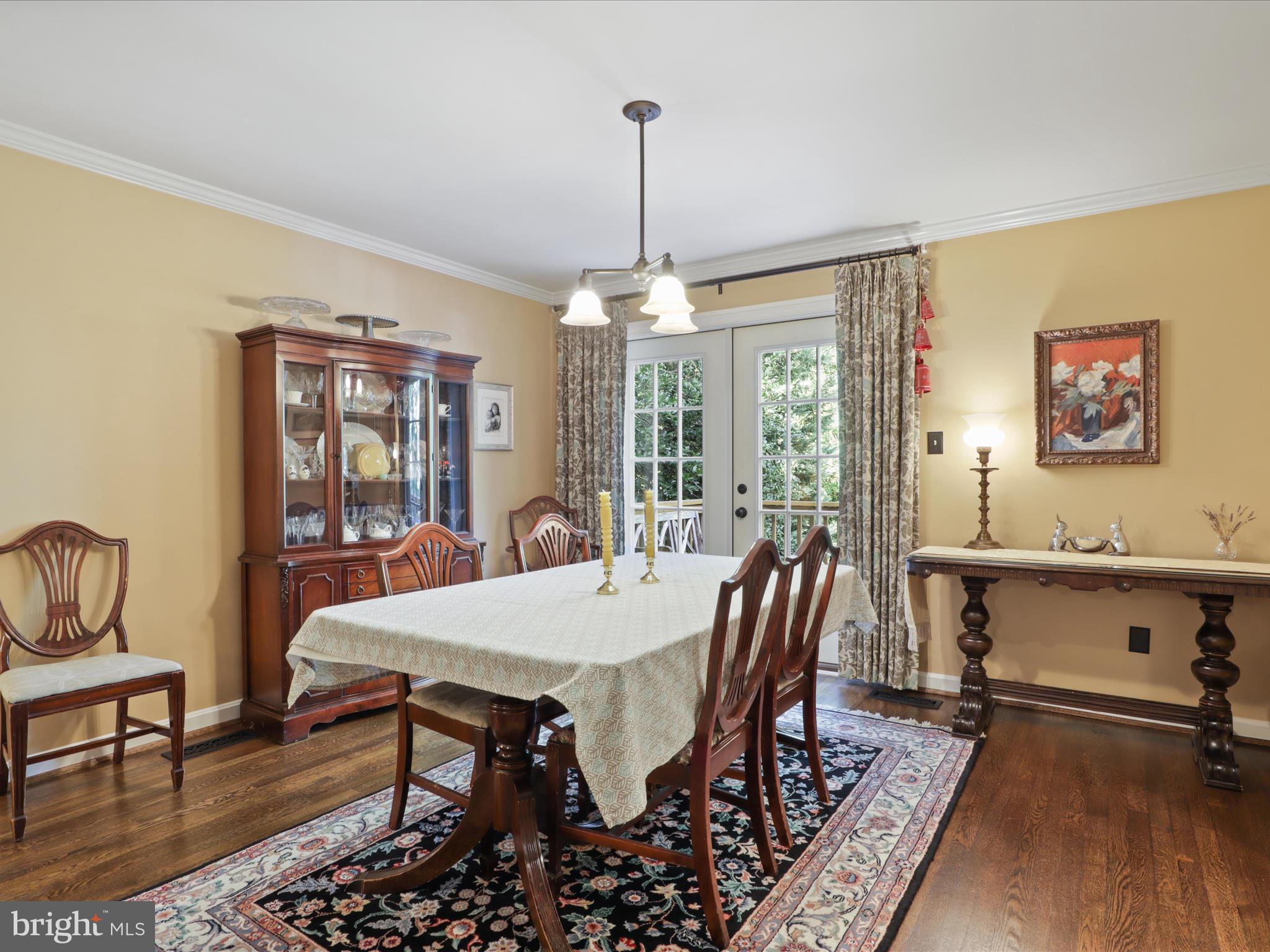 212 GARDEN COURT