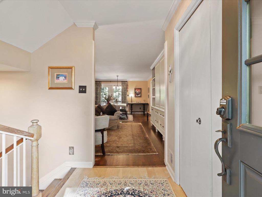 212 GARDEN COURT