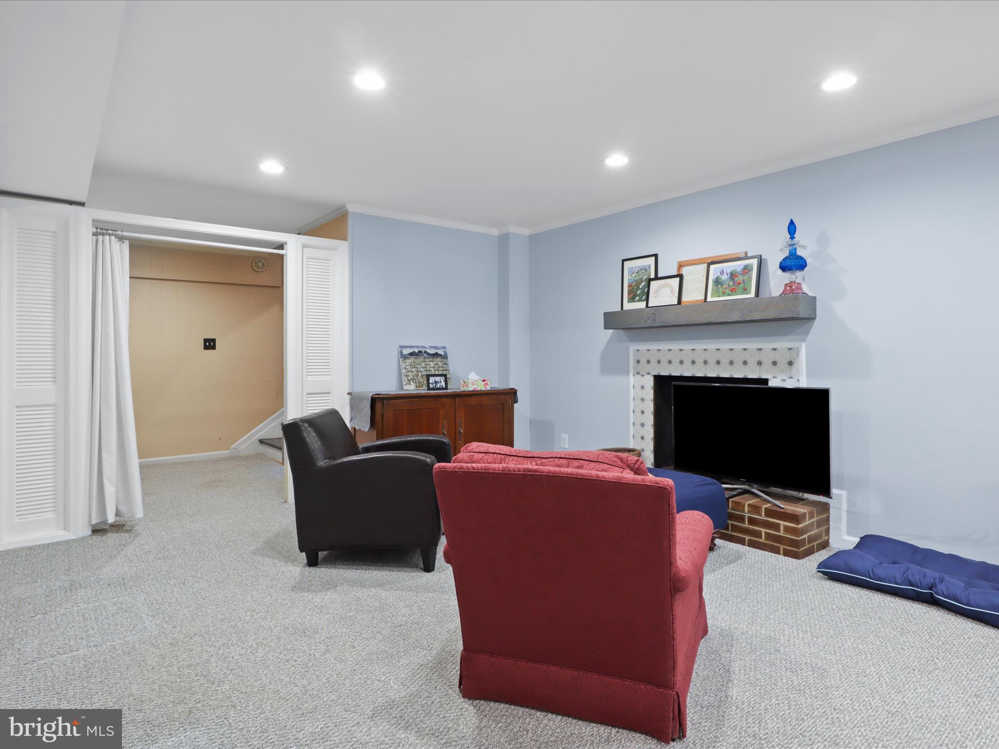212 GARDEN COURT