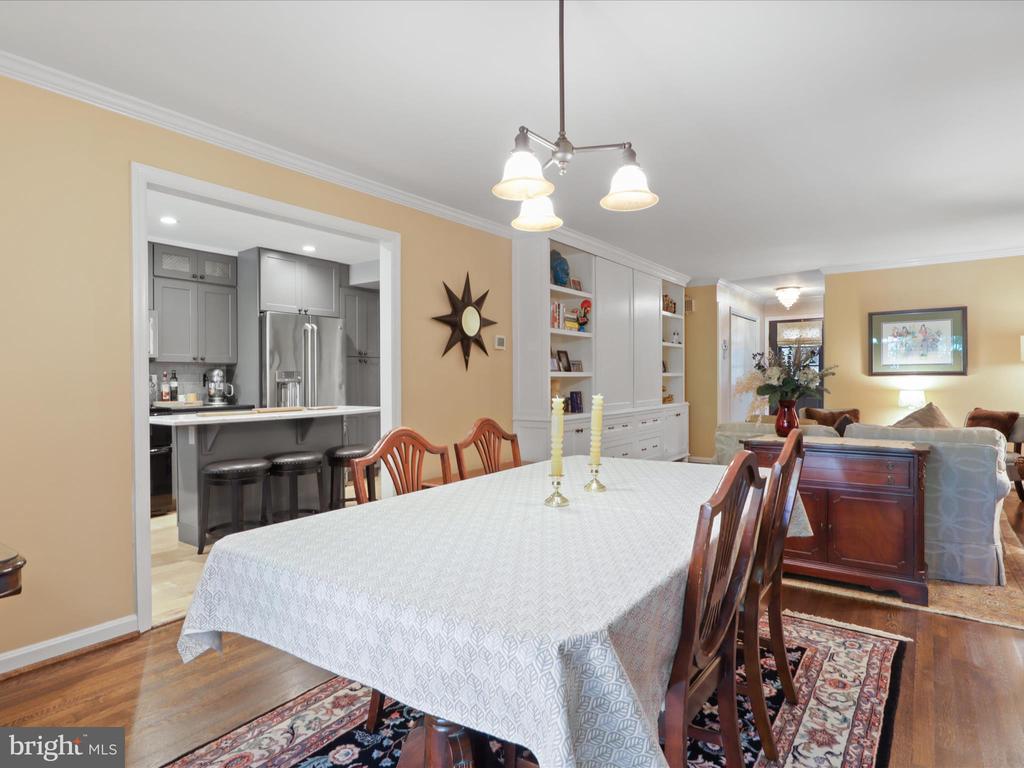 212 GARDEN COURT
