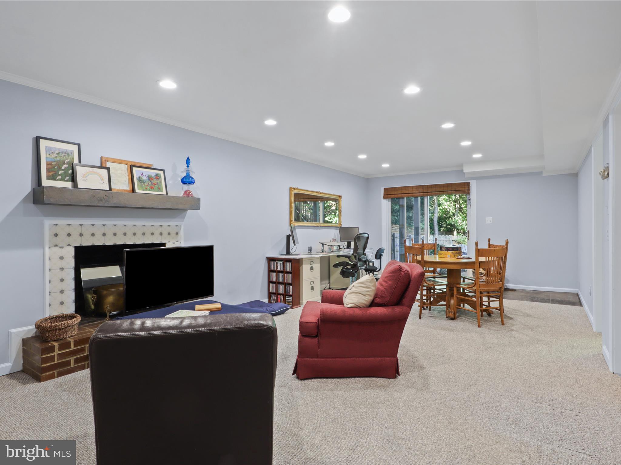 212 GARDEN COURT