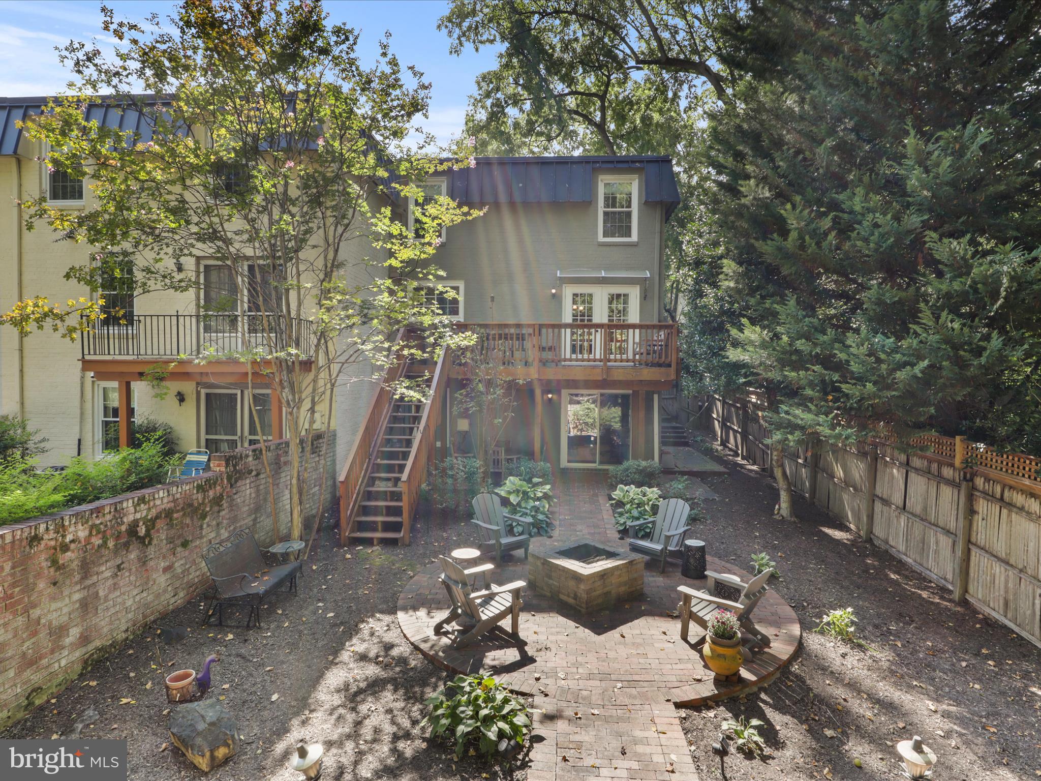 212 GARDEN COURT