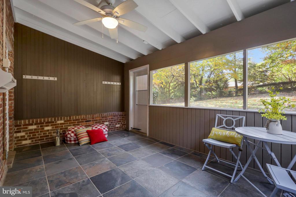 207 POPLAR DRIVE