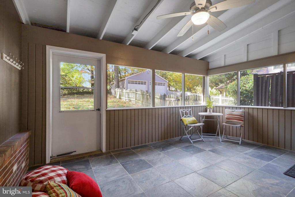 207 POPLAR DRIVE