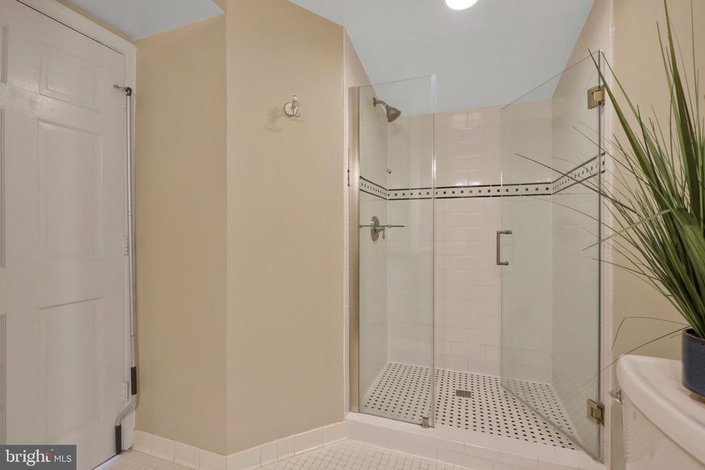 207 POPLAR DRIVE