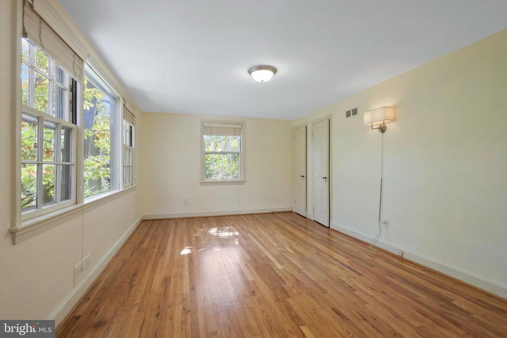 207 POPLAR DRIVE