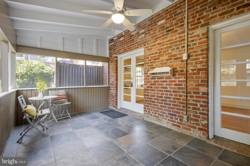 207 POPLAR DRIVE