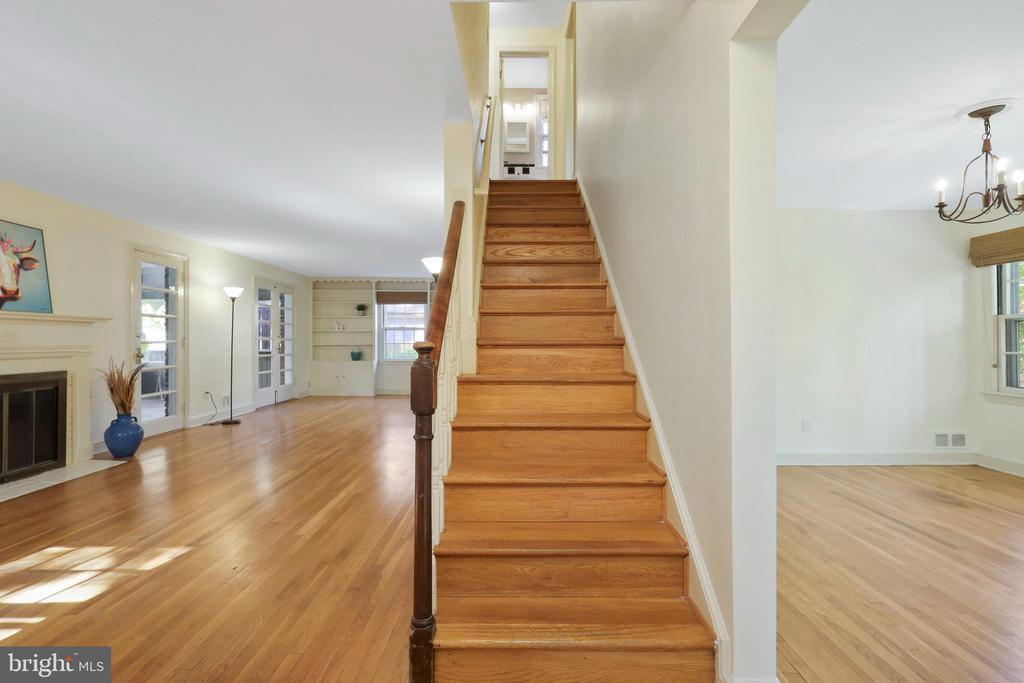 207 POPLAR DRIVE